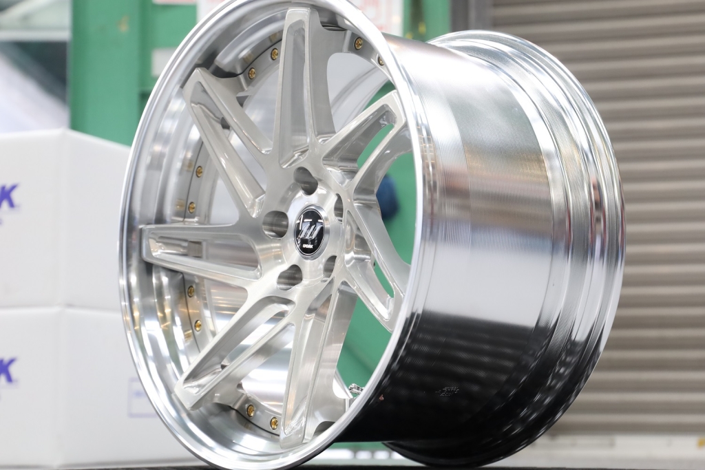 BMW F11 523i M sport アルミホイール交換 カスタム | BMW専門店